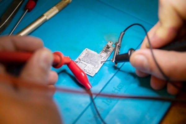 
Почему в iPhone появляется короткое замыкание и как это исправить 